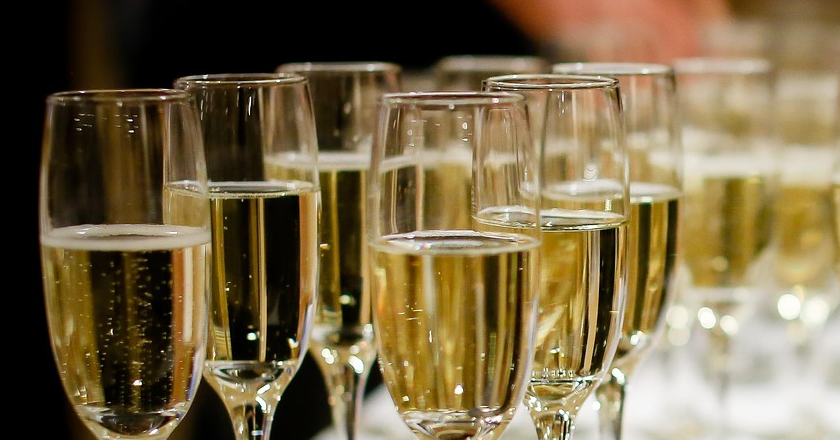 カクテルグラスの種類と区別